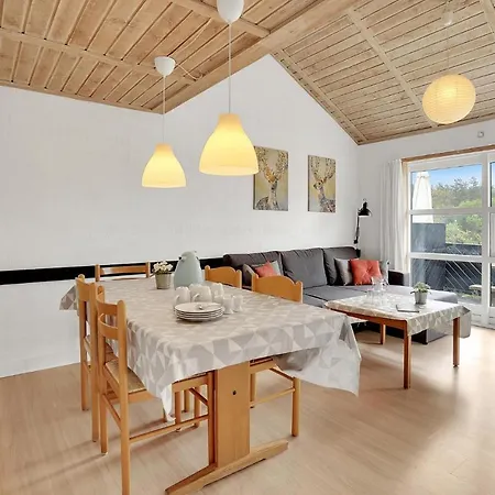 Nyaraló Stunning In With Outdoor Swimming Pool *